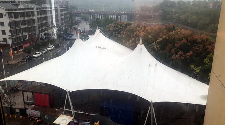 大型張拉膜結(jié)構(gòu)景觀棚—湖南郴州歡樂海岸項(xiàng)目